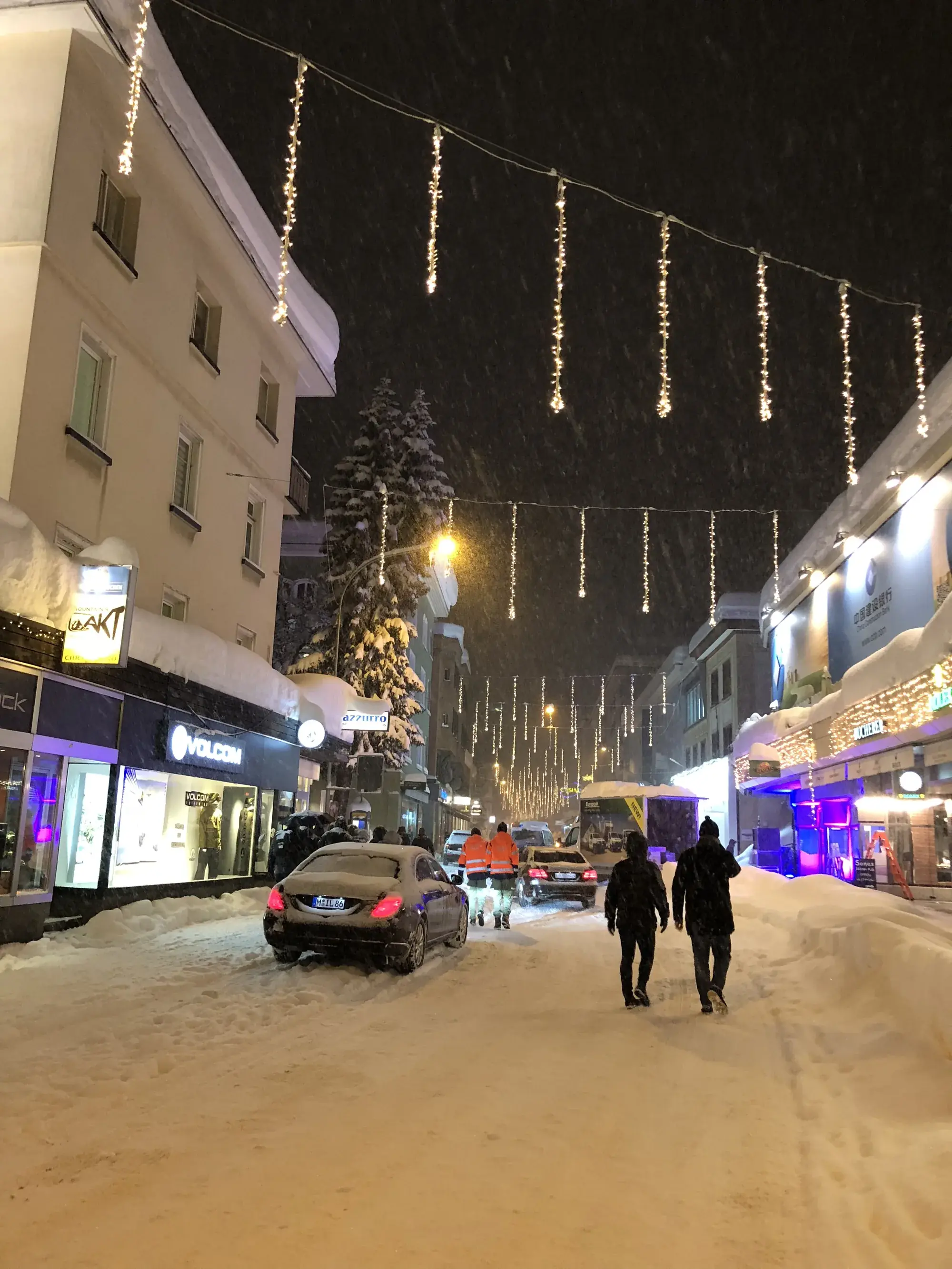 A crowded House venue on the Davos Promenade during Annual Meeting week